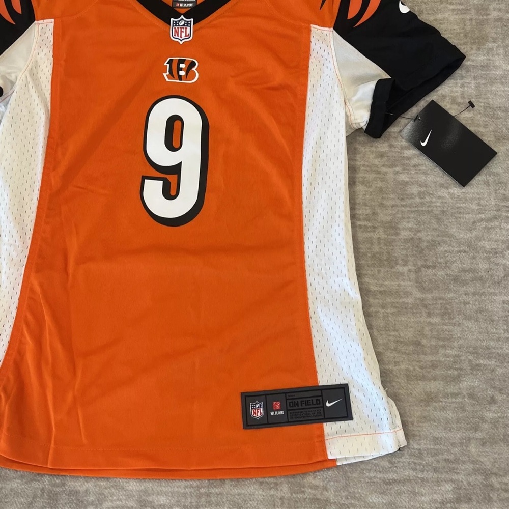 Nike NFL Rookie Joe Burrow 2020 Cincinnati Bengals Jersey Women’s Size Medium - Picture 2 of 9